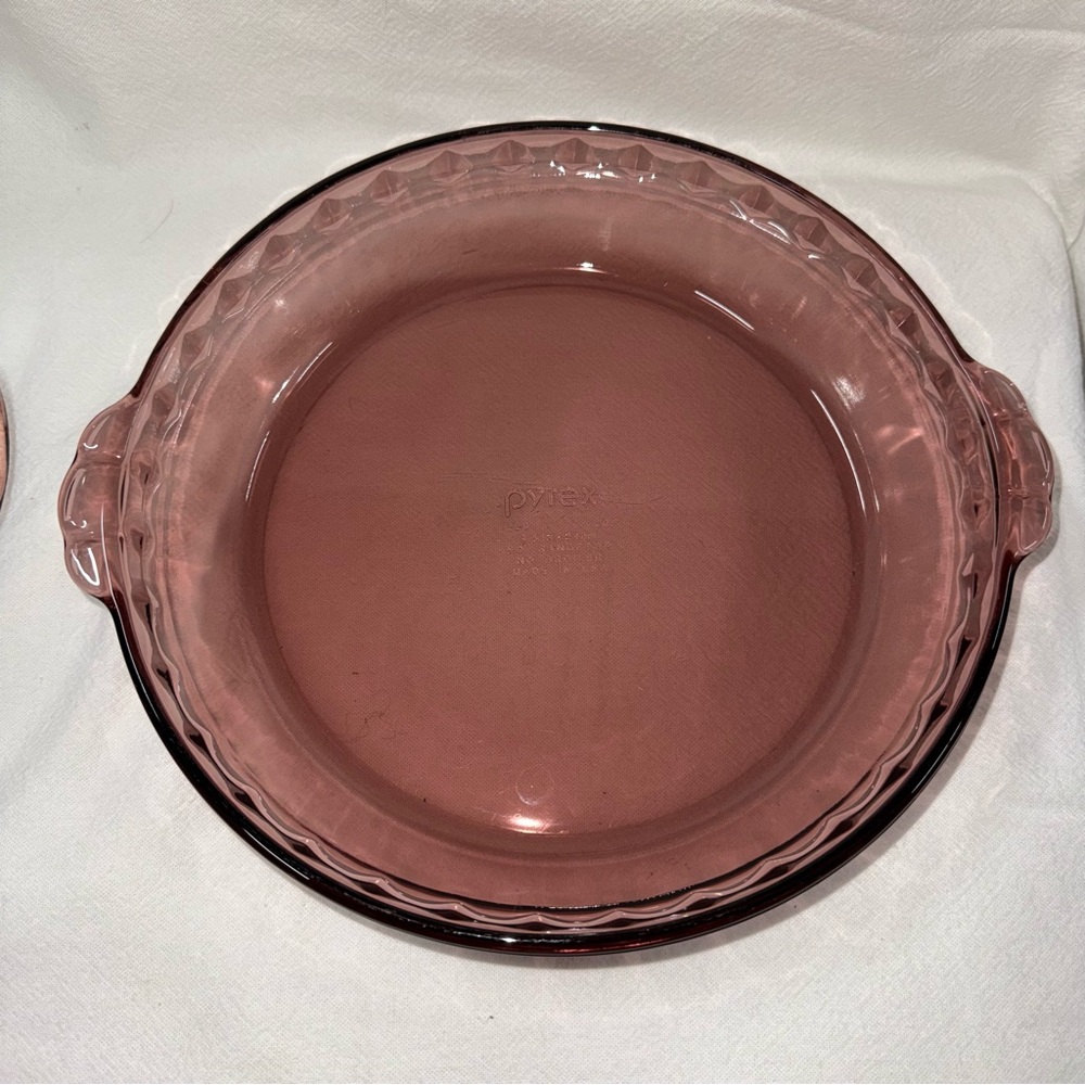 Cranberry Pyrex 229 Glass Pie Dish with fluted edges |  Pyrex Pie Pan